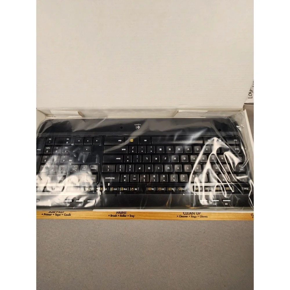 Logitech MK520 Wireless Keyboard & Mouse Combo 2.4GHz USB -brand New